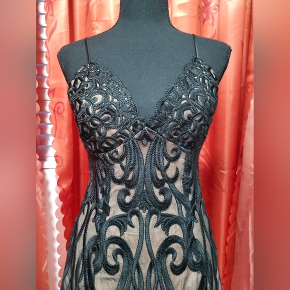 Bardot Black and Nude Lace Spaghetti Strap Midi Dress sz 6 - Picture 6 of 6